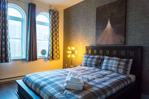 1 Schlafzimmer, Schreibtisch, Bügeleisen/Bügelbrett, Reisekinderbett