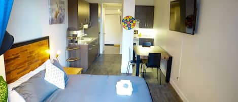 1 Schlafzimmer, Schreibtisch, Bügeleisen/Bügelbrett, Reisekinderbett