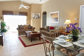 하우스 | 거실 | TV