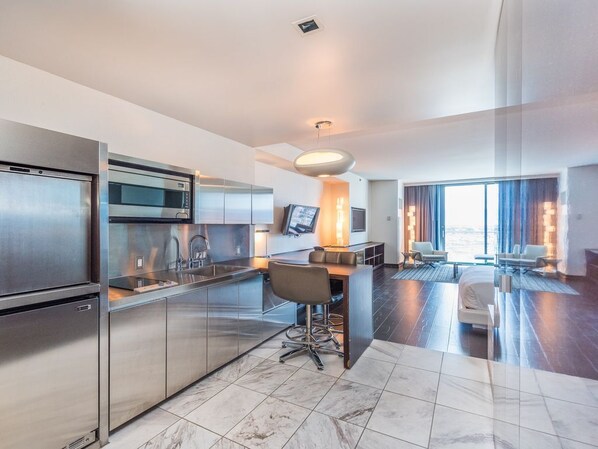 Interior - Stunning High Rise Condo (Las Vegas)