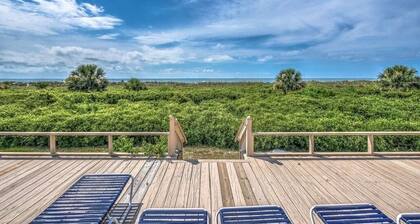 Awesome Condo! King size bed! Updated! Ocean Views! 2 Bikes! #218 Great Reviews!