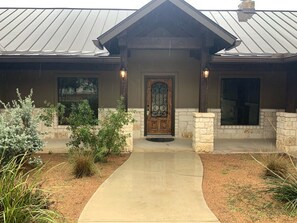 Exterior - Kisiah's Bluff @ Frio Premier Rental Homes (Concan)