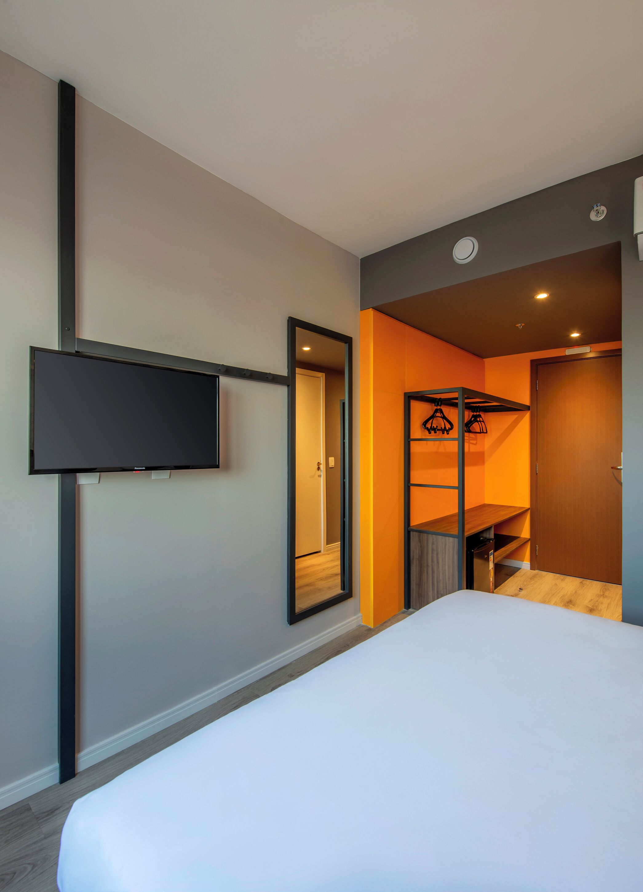 standard double room | minibar, desk, iron/ironing board, free wifi