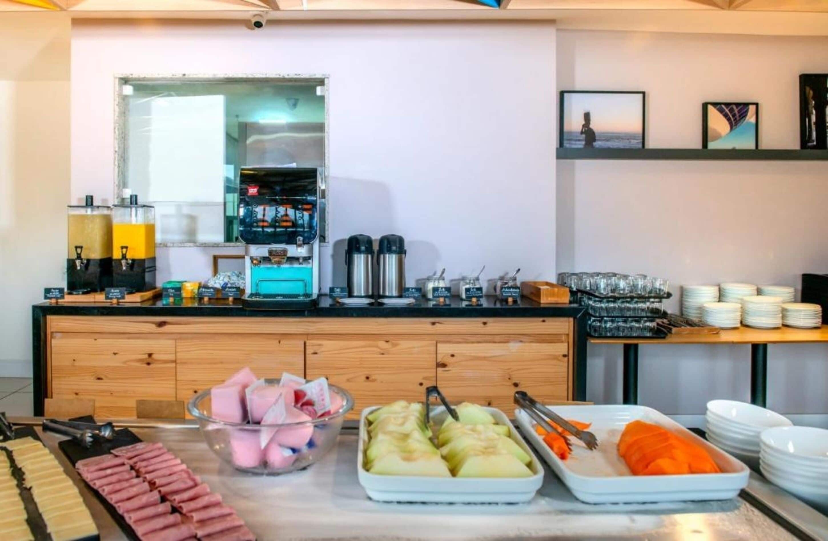 daily buffet breakfast (brl 35 per person)