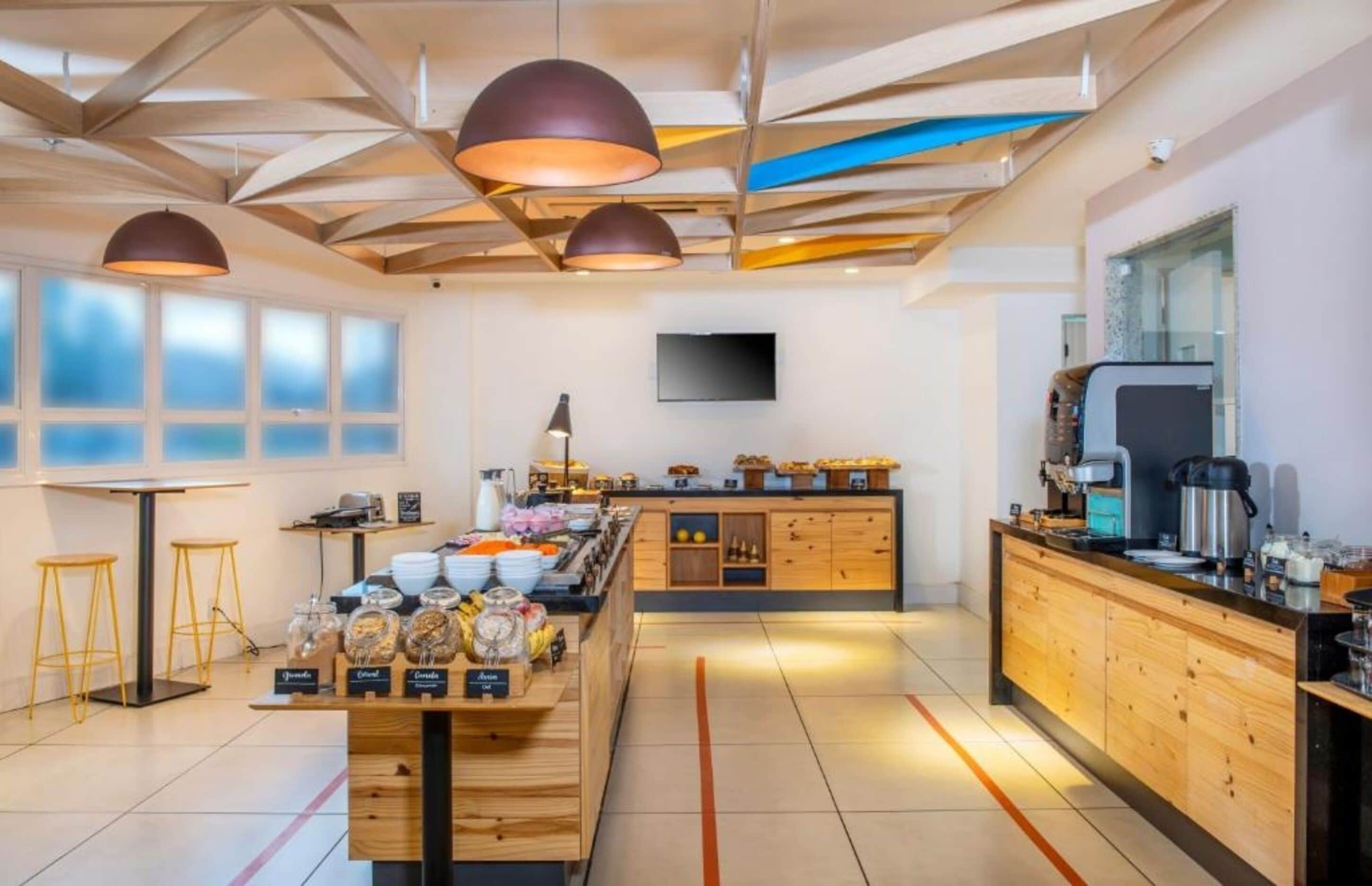 daily buffet breakfast (brl 35 per person)