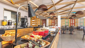 Petit déjeuner buffet servi tous les jours en supplément
