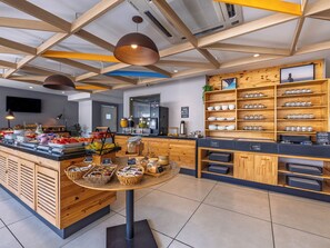 Daily buffet breakfast for a fee - B&B Hotels Rio de Janeiro Norte (Rio de Janeiro)