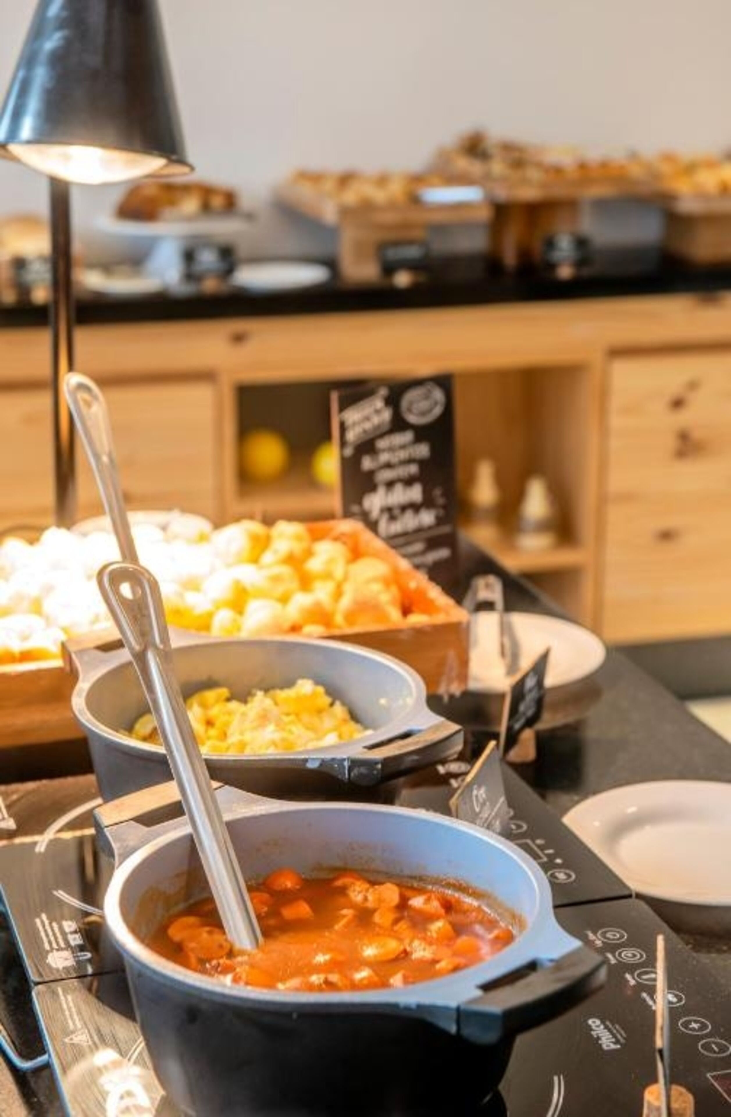 daily buffet breakfast (brl 35 per person)