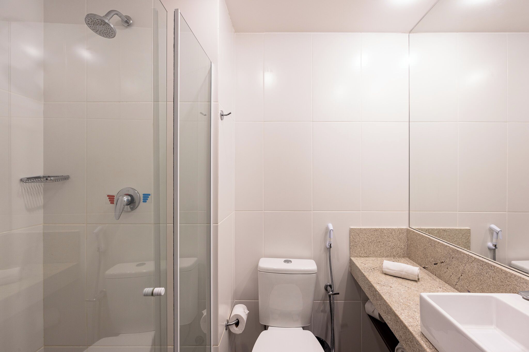 standard double room | bathroom | shower