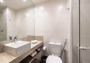 Standard Twin Room | Bathroom | Shower