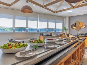 Frokostbuffé hver dag (mot et tillegg)