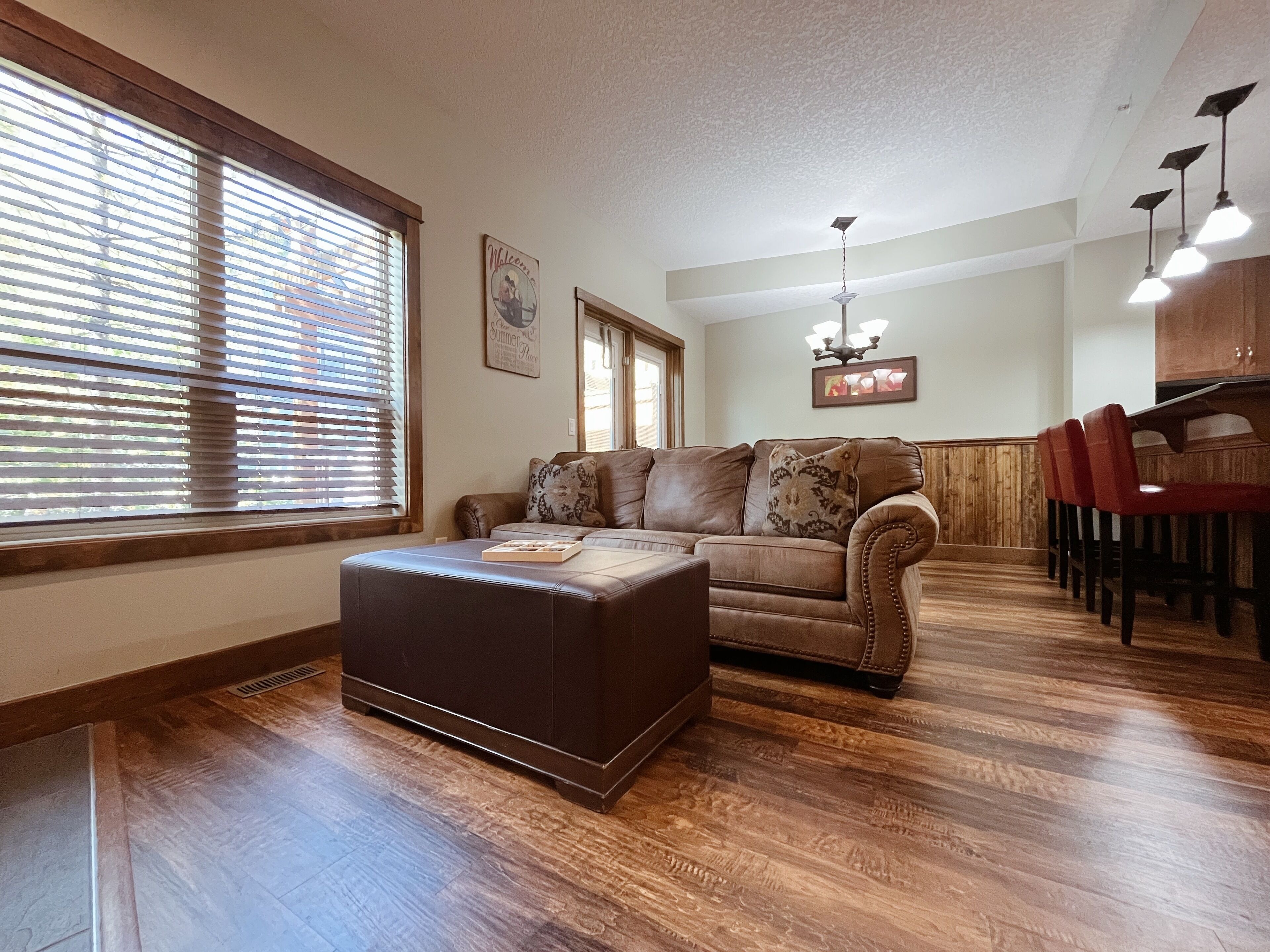 Smart TV, fireplace, DVD player