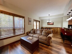 Smart-TV, Kamin, DVD-Player