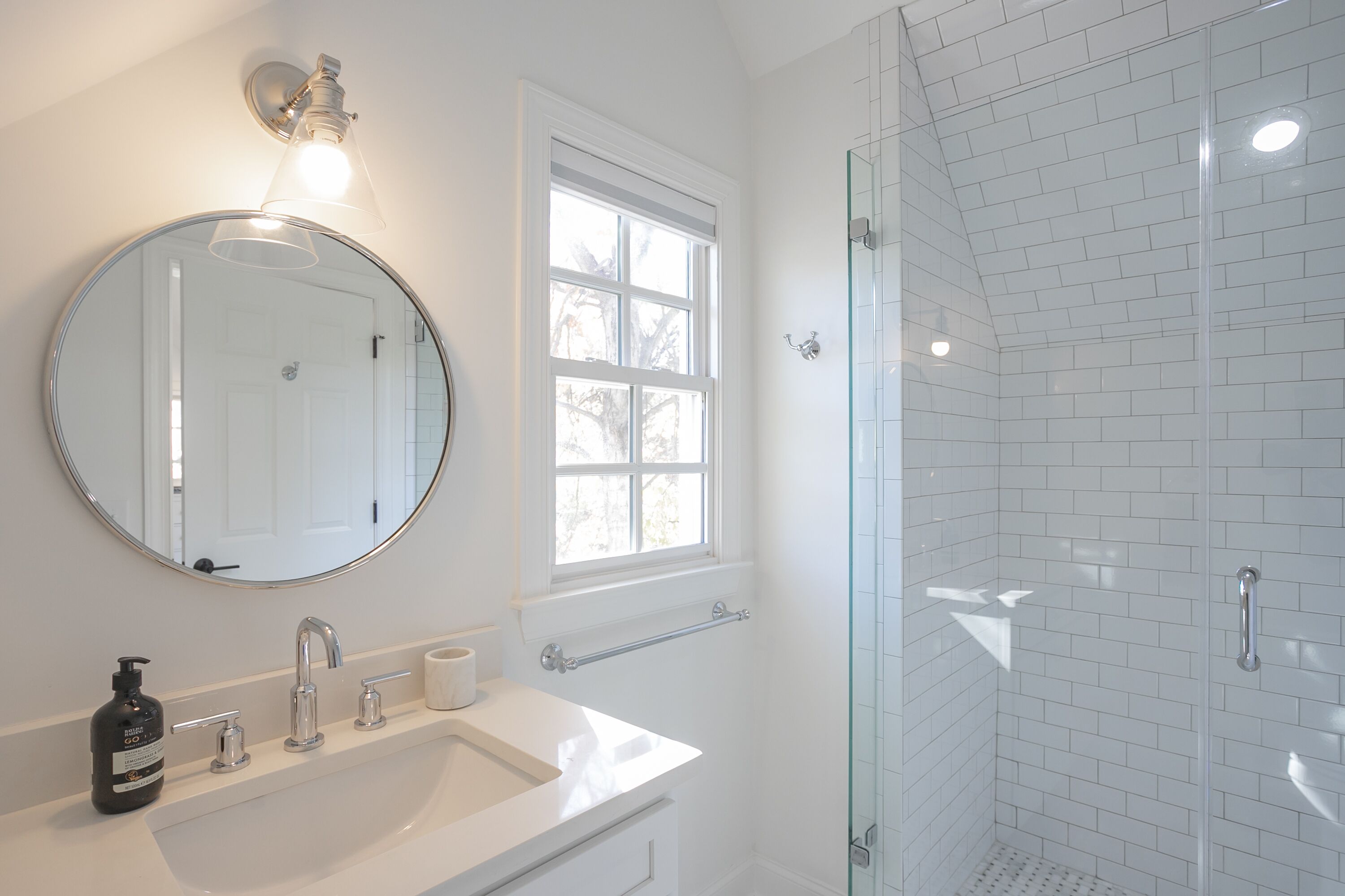 シャワー、ヘアドライヤー、タオル