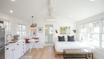 1 habitación, tabla de planchar con plancha, wifi gratis y ropa de cama