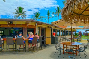 Outdoor dining - Stunning ocean views & direct beach access (516) (Lahaina)