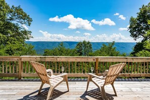 Property grounds - Mountain cabin w/hot tub & deck views (Great Cacapon)