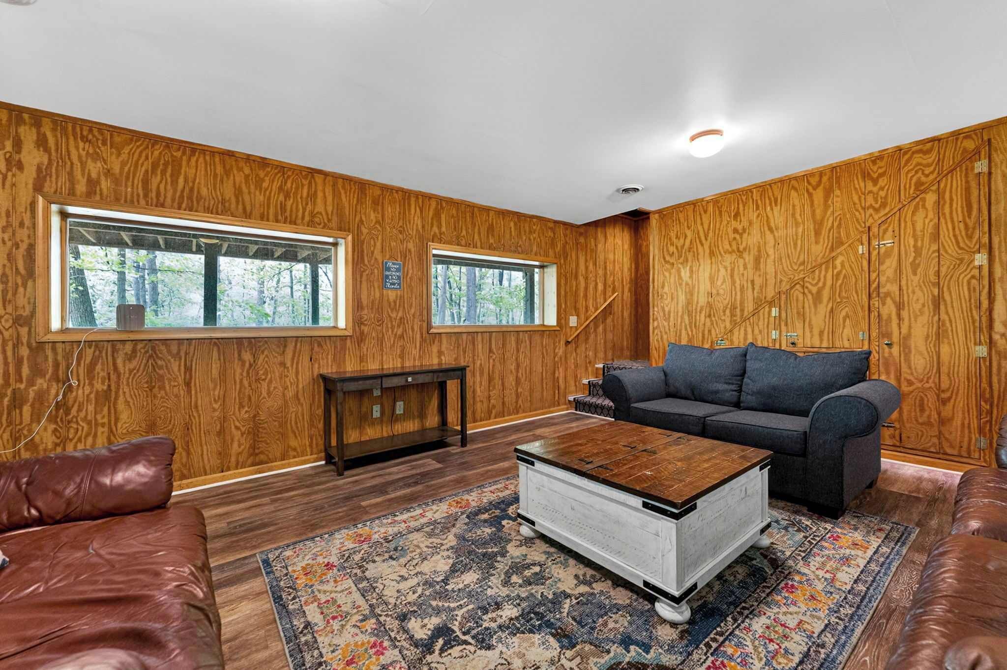TV, fireplace, offices