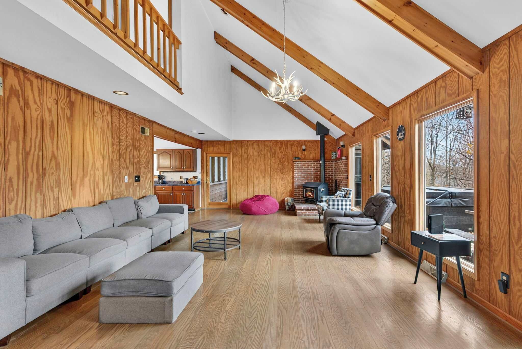 TV, fireplace, offices