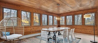 Huge Cabin w Hot Tub, Deck, Grill & WiFi