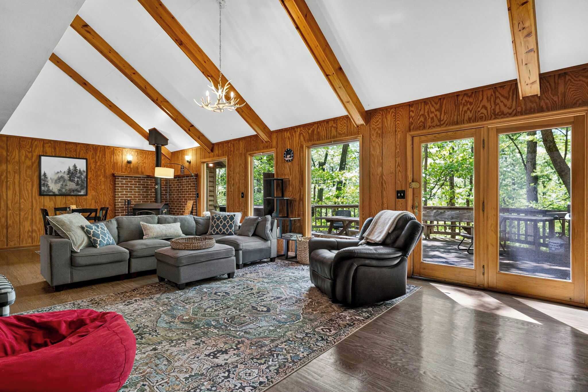 TV, fireplace, offices