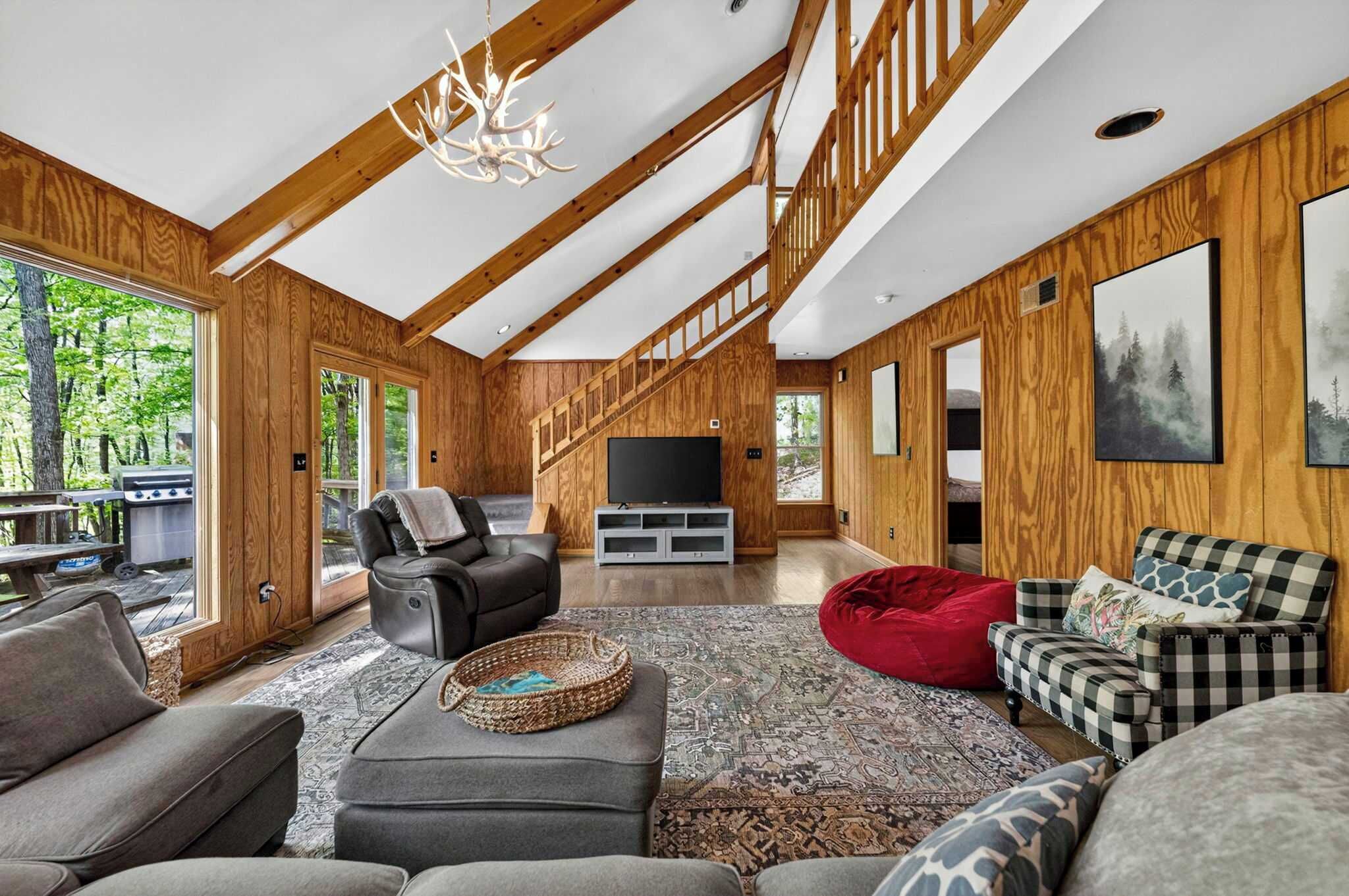 TV, fireplace, offices