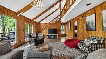 TV, fireplace, offices
