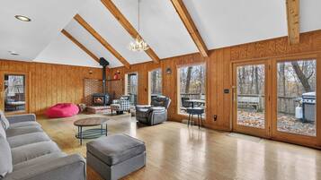 TV, lareira, escritórios