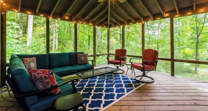 Secluded Oasis w Hot Tub, Screened-in Porch, WiFi!