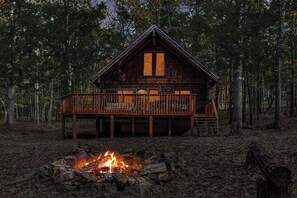 Property grounds - Log Cabin w Loft, Grill, Deck, Fire Pit, & WiFi (Great Cacapon)