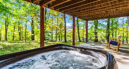 Family cabin w/hot tub, deck & BBQ