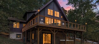 Cabin w/hot tub & fire pit near Cacapon Park