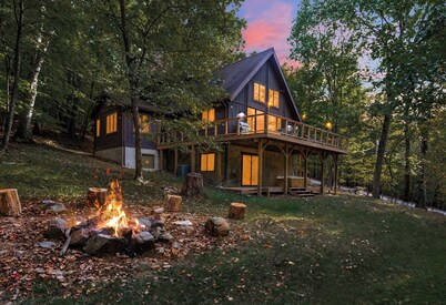 Cozy Cabin w/Fire Pit, Hot Tub, Deck, & Pool Table