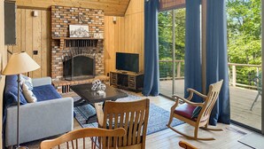 Living area - Cozy woodland cabin w/ hot tub & deck (Berkeley Springs)