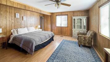 4 slaapkamers, een strijkplank/strijkijzer, wifi, beddengoed