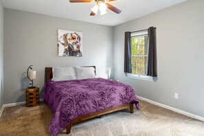 3 chambres, fer et planche à repasser, Wi-Fi, draps fournis