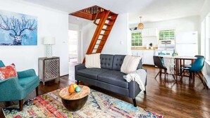 TV, offices - Mountain home w/ hot tub & sunroom (Front Royal)
