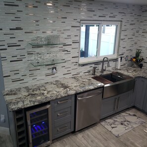 Kylskåp, mikrovågsugn, ugn och spishäll