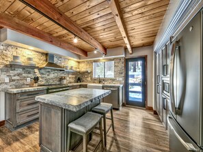 Fridge, microwave, oven, stovetop - Prospector Remodeled 3BR 2BA (South Lake Tahoe)