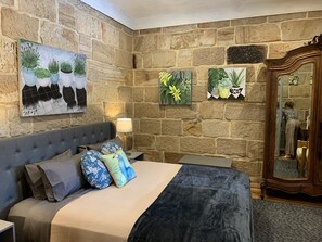 2 slaapkamers, een strijkplank/strijkijzer, gratis wifi, beddengoed