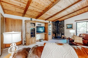 4 bedrooms, iron/ironing board, Internet, bed sheets