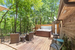 Terrace/patio - lake life with hot tub, relaxing getaway on the lake, your home away from home.  (Gainesville)