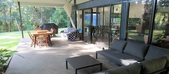 THE GLEN - 3 BEDROOM RAINFOREST RETREAT