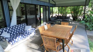 Outdoor dining - THE GLEN - 3 BEDROOM RAINFOREST RETREAT (Arakoon)