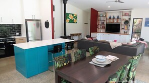 Interior - THE GLEN - 3 BEDROOM RAINFOREST RETREAT (Arakoon)