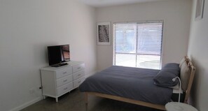 3 bedrooms, iron/ironing board - THE GLEN - 3 BEDROOM RAINFOREST RETREAT (Arakoon)