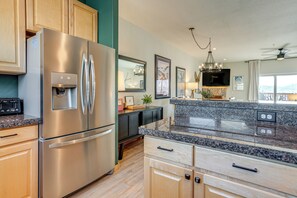 Fridge, microwave, stovetop, dishwasher - 8 Mi to Keystone: Mtn-View Ski Retreat! (Silverthorne)