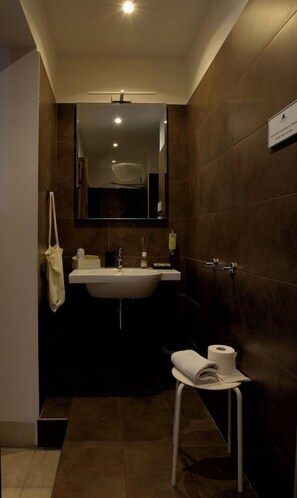 Bathroom - St Peter six (Rome)