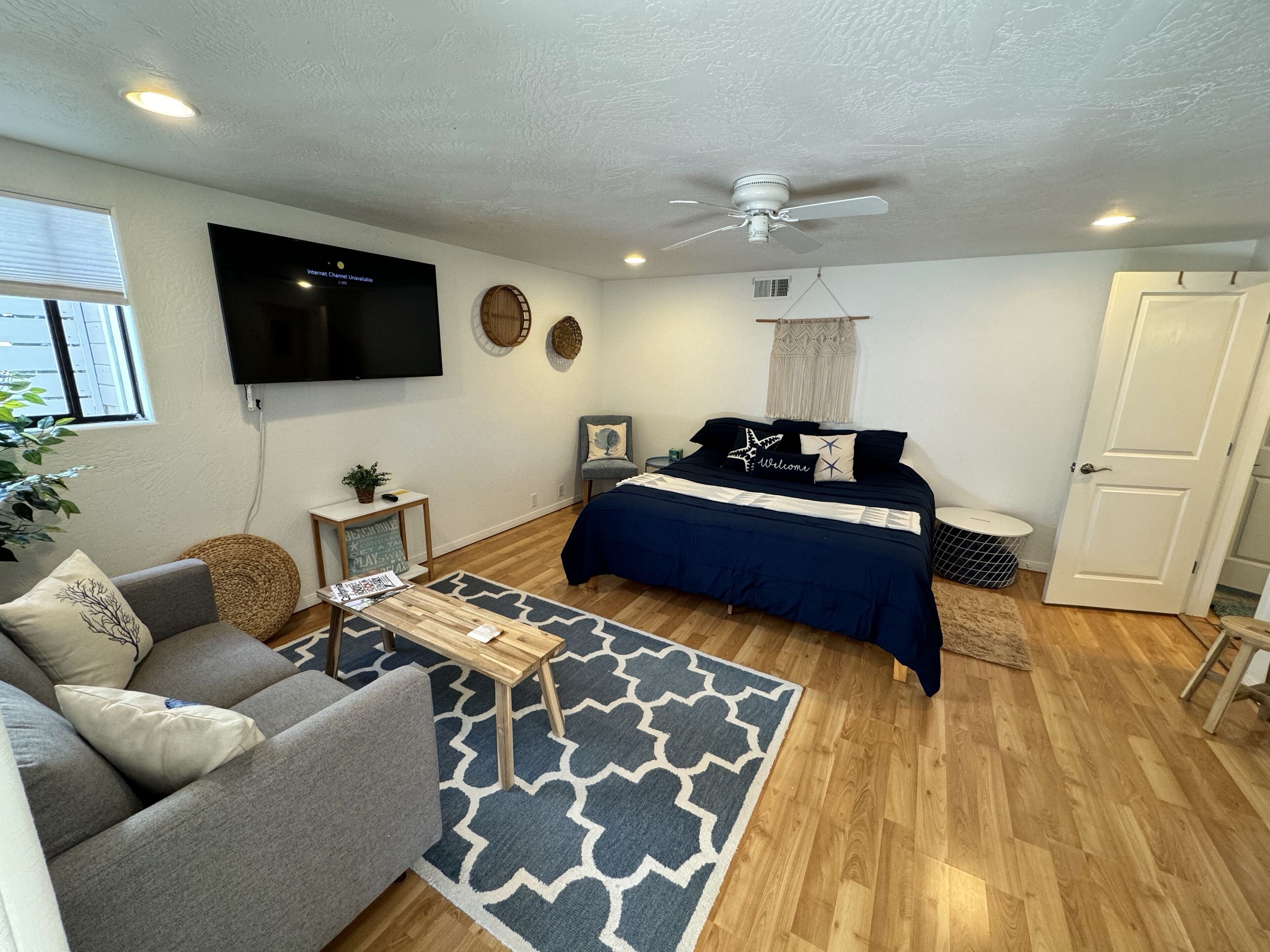 OLDE CARLSBAD: Cozy One Bedroom Studio - 1 mile to Village & Beach