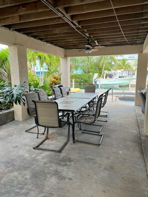 Outdoor dining - Florida keys Waterfront,Forever Summer (Summerland Key)